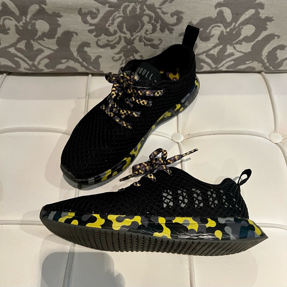 Nobull diamond mesh|only wore them to try them on & they were small. No Flaws!